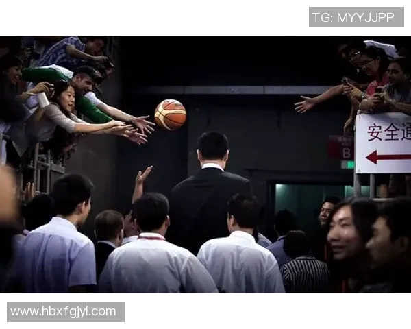 足球球星因判罚不满怒不可遏表情扭曲瞬间被捕捉瞬间的生气反应